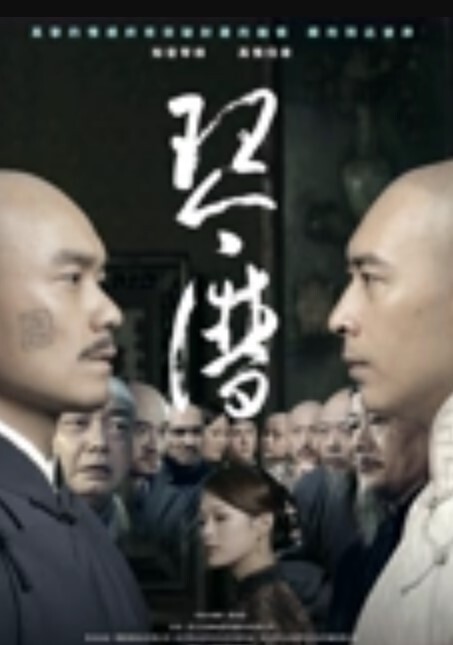 破解家庭摄像头监控偷拍跟父母睡一个炕上的年轻小夫妻在父母旁边女的帮老公摸鸡巴男的给女的摸逼调情啪啪 - Vv视频